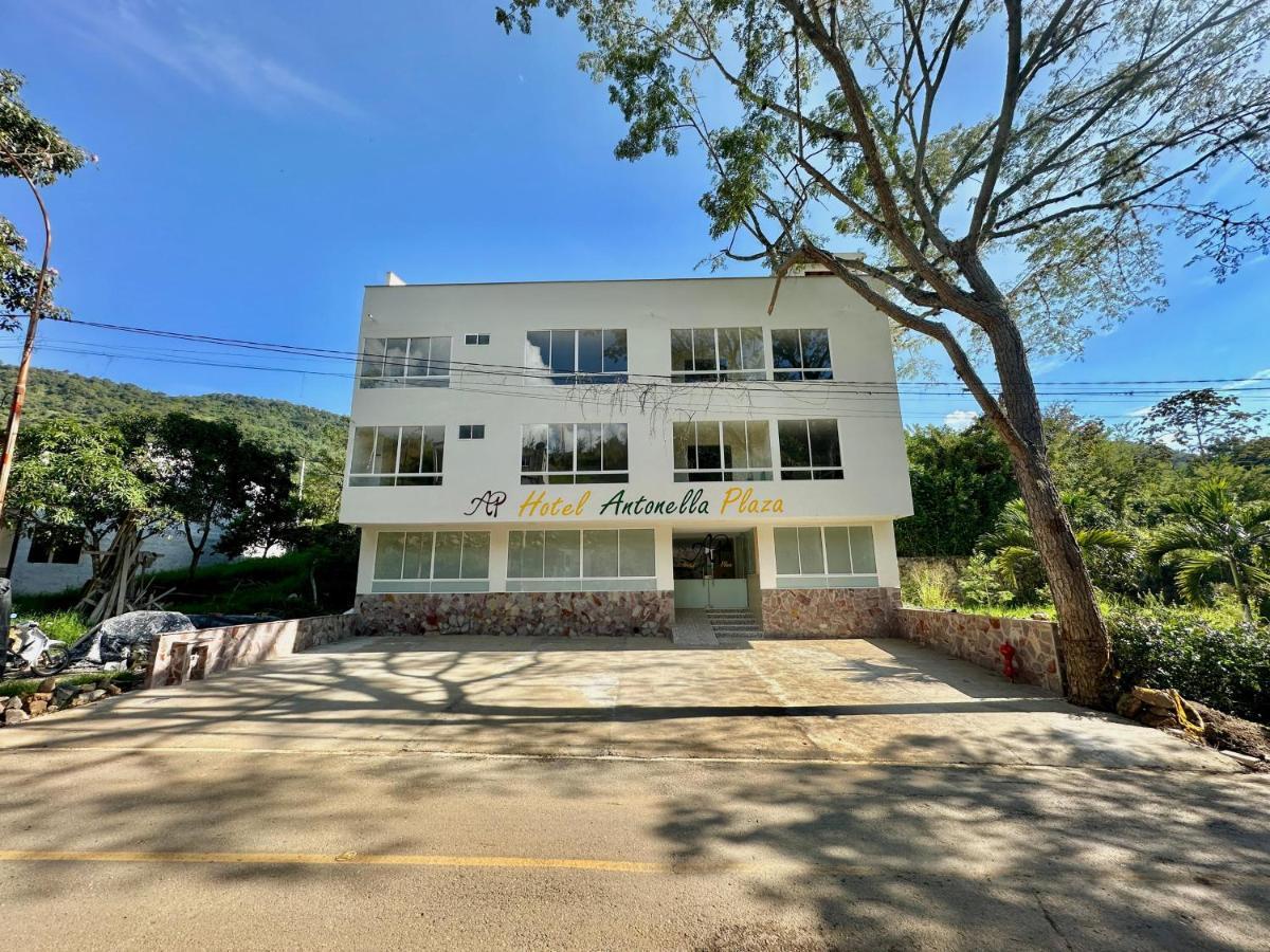 Hotel Antonella Plaza Pinchote Ngoại thất bức ảnh