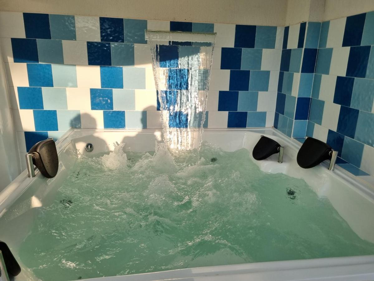 Hotel Antonella Plaza Pinchote Ngoại thất bức ảnh