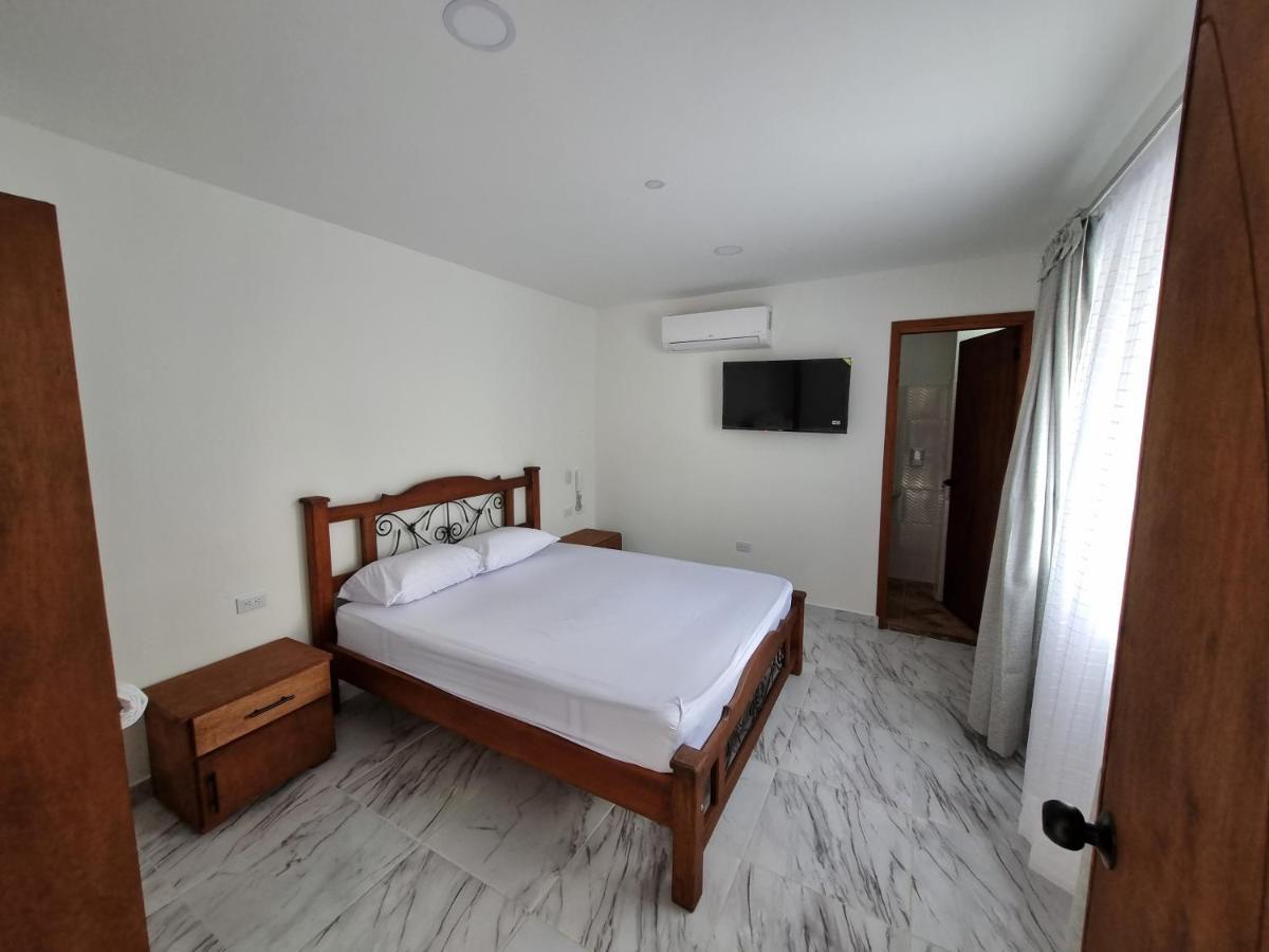 Hotel Antonella Plaza Pinchote Ngoại thất bức ảnh